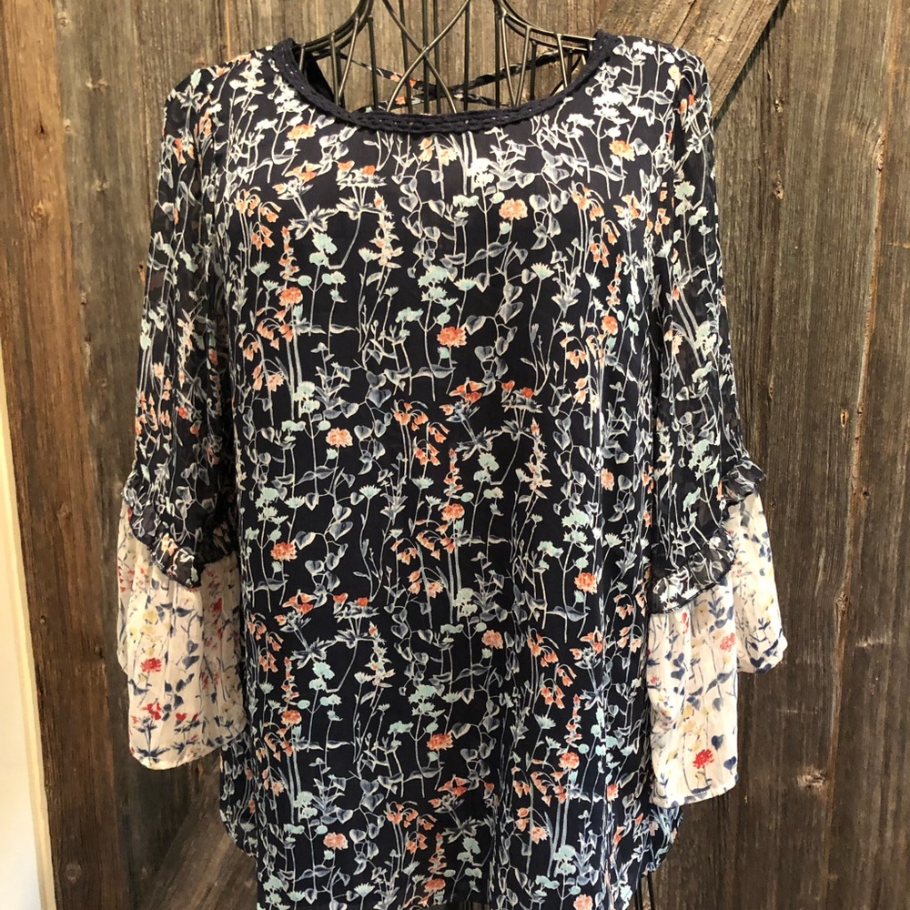Blue floral top